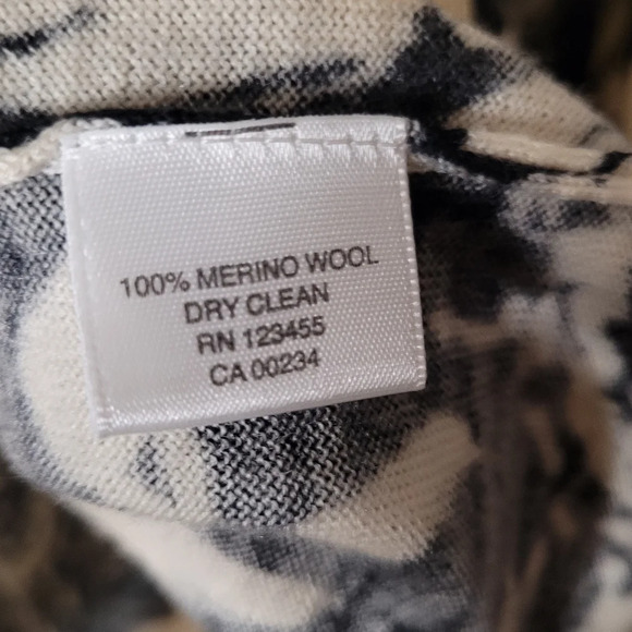 Lord & Taylor women's black cream floral Merino wool cardigan sweater, plus 1X - Picture 5 of 9